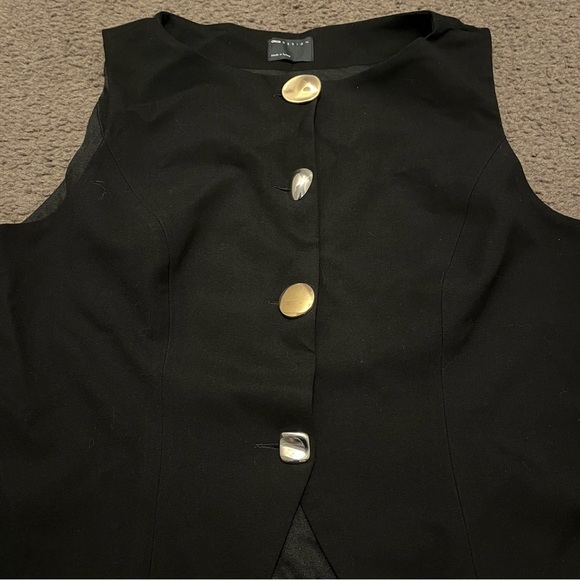 ASOS Design Button Down Vest With Different Buttons - Picture 5 of 6